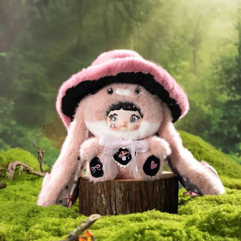 Caprielle, a Mushroom Hat 400% figure