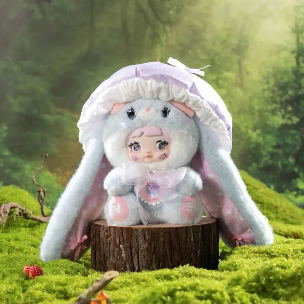 Nebula, a Mushroom Hat 400% figure